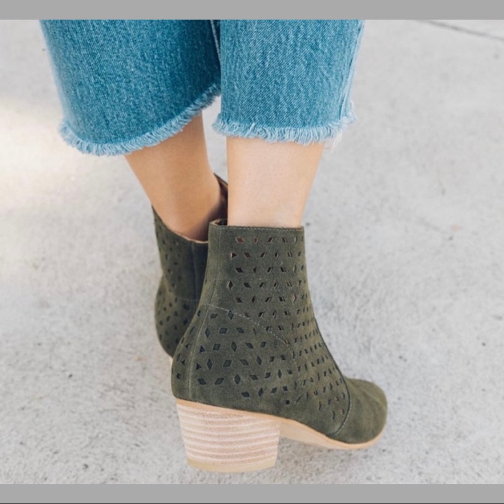 NIB Soludos Lola Perforated Pointed Toe Heeled Ankle Bootie Boots Olive Suede 8M - Picture 14 of 14